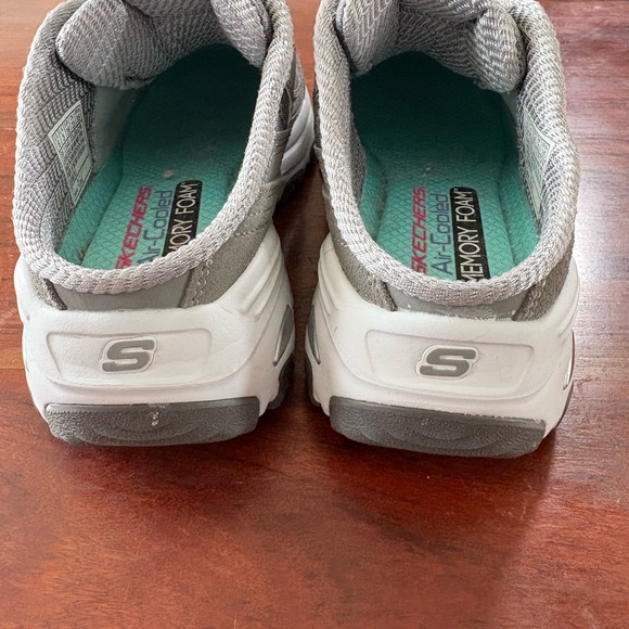 Skechers D'Lites Women’s Gray Slip on Clogs Memory Foam Comfort Shoe Size 6 - Picture 4 of 9
